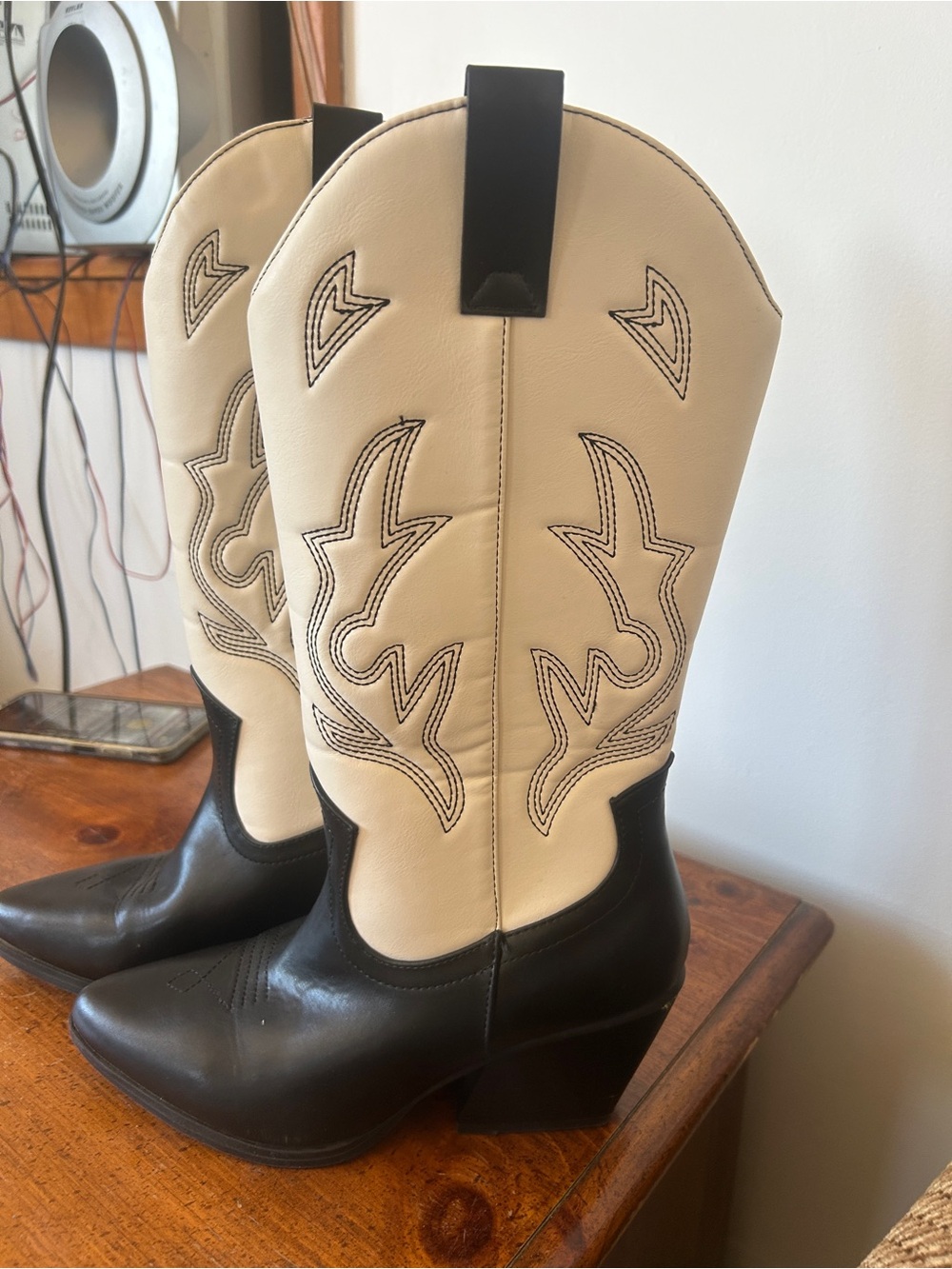 Two-Tone Western Cowboy Boots - Black & White